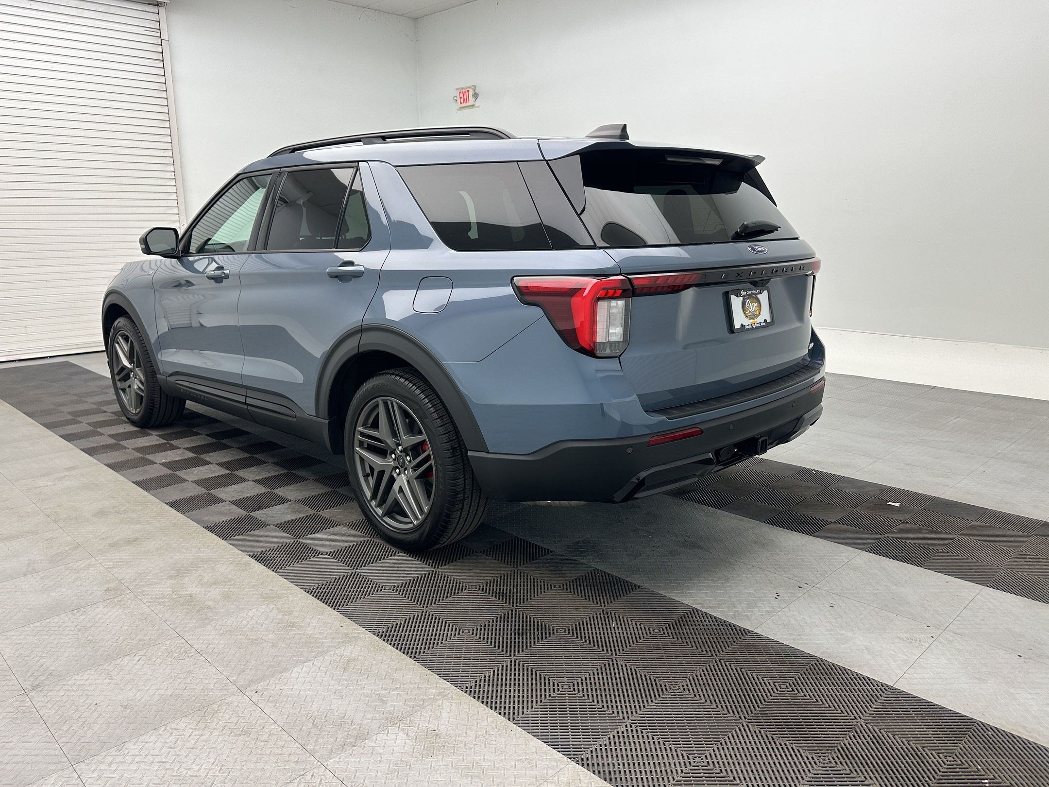 Used 2026 Ford Explorer ST-Line w/ ST-Line Street Pack AWD/4WD image 3
