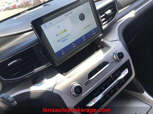 Used 2022 Ford Explorer XLT w/ Equipment Group 202A image 13