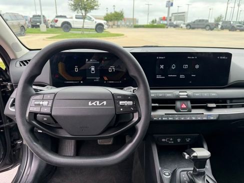 Used 2025 Kia K4 FWD image 12