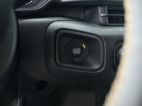 Used 2024 Jeep Wrangler Unlimited image 16