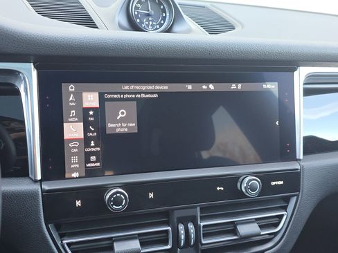 Certified 2025 Porsche Macan image 22