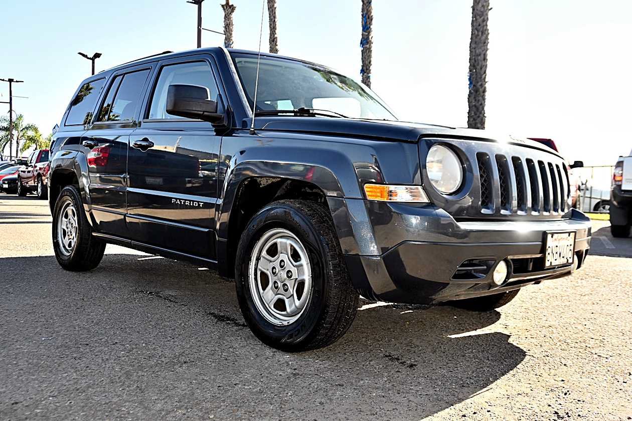 Used 2014 Jeep Patriot Sport w/ Power Value Group FWD image 3