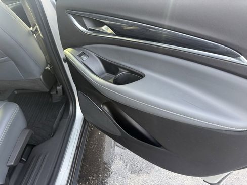 Used 2020 Buick Enclave Essence w/ Sound and Sites Package image 12