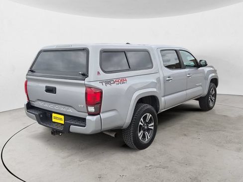 Used 2019 Toyota Tacoma TRD Sport AWD/4WD image 5