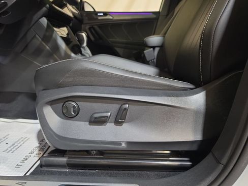 Used 2022 Volkswagen Tiguan SE R-Line AWD/4WD image 14