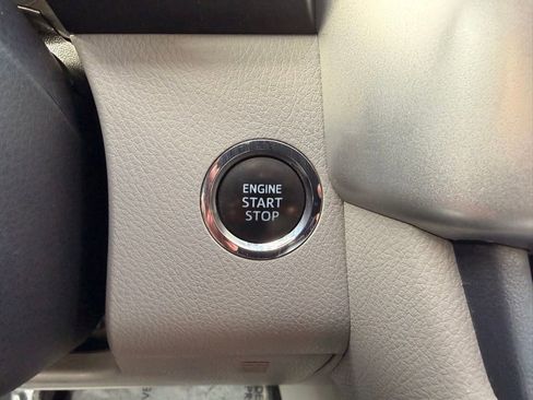 Used 2014 Toyota Highlander XLE image 4