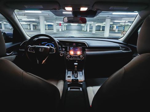 Used 2019 Honda Civic EX image 3