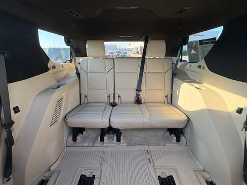 Used 2024 Cadillac Escalade Premium Luxury AWD/4WD image 29