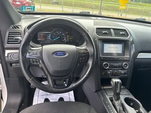 Used 2018 Ford Explorer XLT w/ Equipment Group 201A AWD/4WD image 15