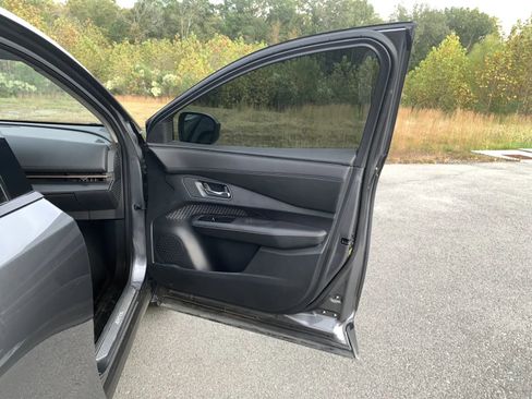 Used 2023 Nissan Ariya AWD image 19