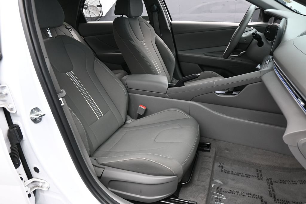 Used 2024 Hyundai Elantra SEL FWD image 45