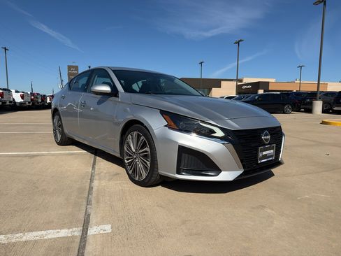 Used 2023 Nissan Altima 2.5 SL AWD/4WD image 3
