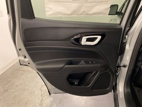 Used 2026 Jeep Compass Limited image 20