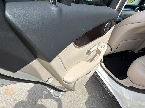 Used 2022 Mercedes-Benz GLC 300 image 23