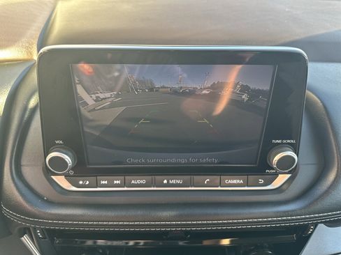 Used 2022 Nissan Rogue SV image 16