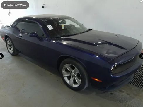 Used 2015 Dodge Challenger SXT RWD image 1