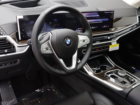 New 2026 BMW X7 xDrive40i w/ Premium Package image 7