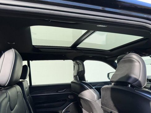 Used 2022 Jeep Grand Cherokee L Overland w/ Advanced Protech Group III image 11