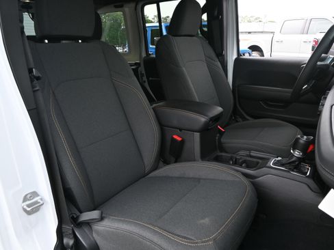 Used 2025 Jeep Wrangler Unlimited Sahara w/ Safety Group AWD/4WD image 34