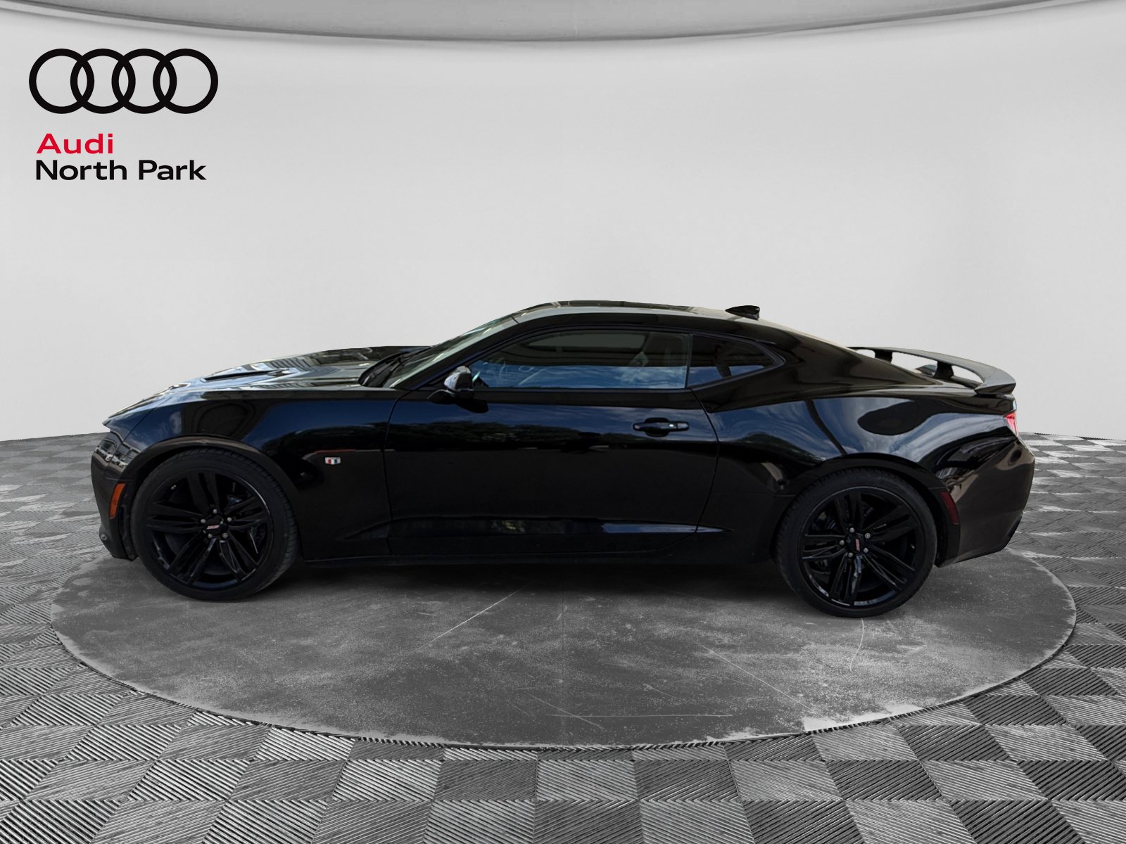 Used 2018 Chevrolet Camaro SS RWD image 2