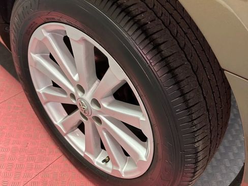 Used 2012 Toyota Venza XLE image 33