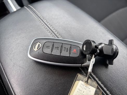 Used 2025 Nissan Sentra SV FWD image 21