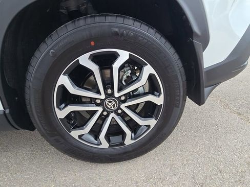 Used 2026 Toyota Corolla Cross SE image 32