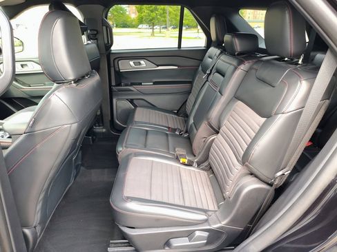 Used 2025 Ford Explorer ST-Line w/ ST-Line Street Pack AWD/4WD image 42