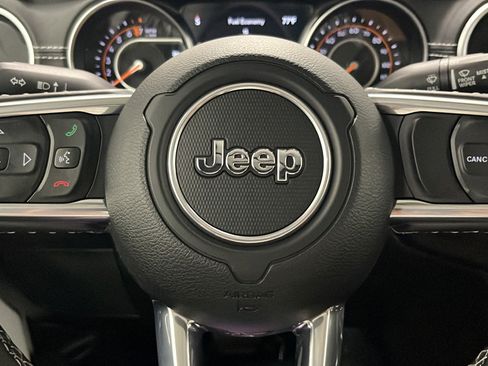 Used 2022 Jeep Gladiator Overland w/ Popular Equipment Package AWD/4WD image 15
