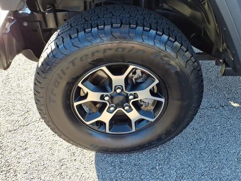 Used 2019 Jeep Wrangler Unlimited Rubicon w/ Cold Weather Group image 13