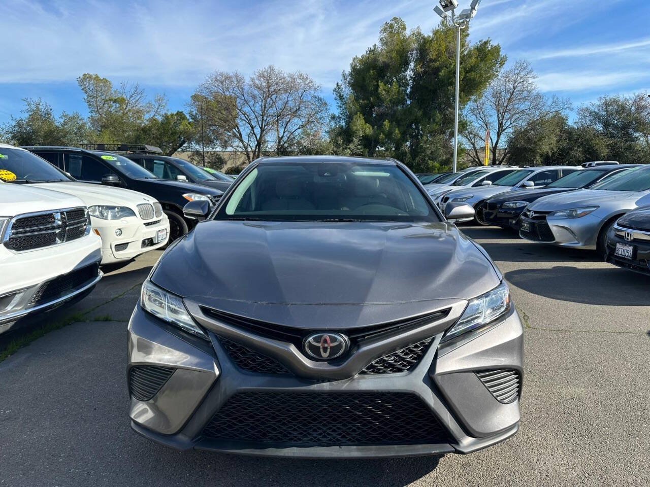 Used 2019 Toyota Camry SE w/ Convenience Package FWD image 13