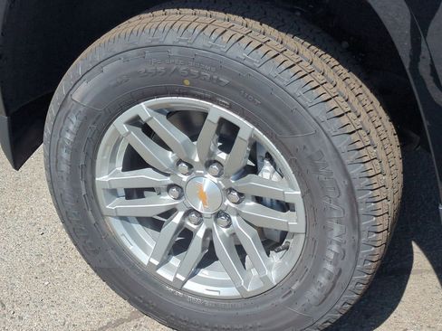 New 2026 Chevrolet Suburban High Country AWD/4WD image 32