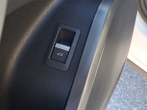 Used 2022 Audi Q5 2.0T Premium w/ Convenience Package image 21