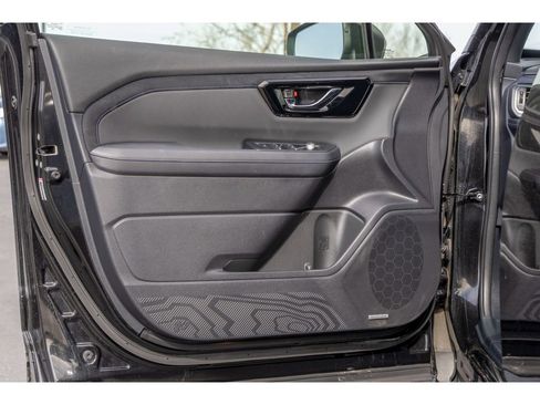 Certified 2025 Subaru Forester Limited image 19