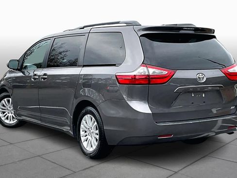 Used 2017 Toyota Sienna XLE image 11