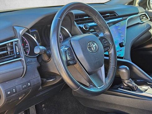 Used 2018 Toyota Camry SE image 9