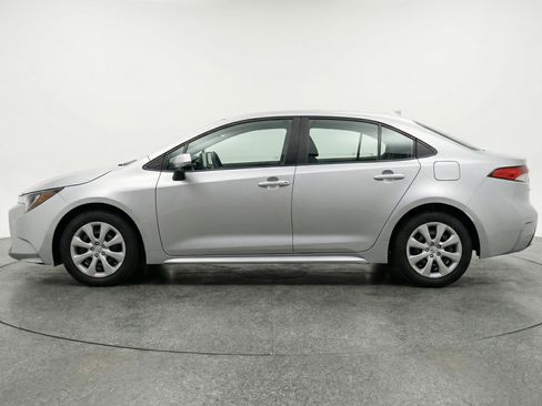 Used 2025 Toyota Corolla LE FWD image 5