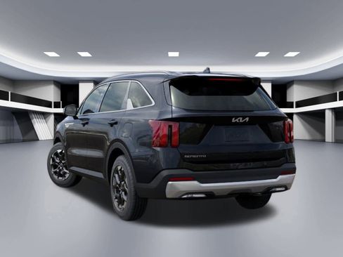 New 2025 Kia Sorento S image 4