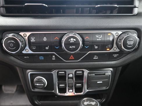 Used 2024 Jeep Wrangler Unlimited w/ Convenience Group image 21