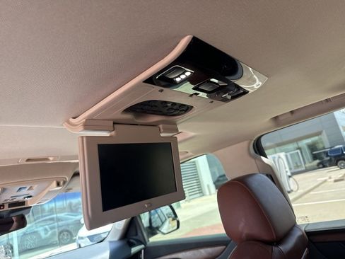 Used 2019 Cadillac Escalade Premium Luxury AWD/4WD image 7