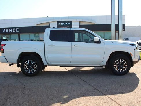 Used 2023 Nissan Frontier SV w/ SV Premium Package AWD/4WD image 14