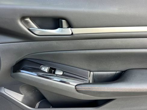 Used 2024 Nissan Altima 2.5 SR FWD image 18