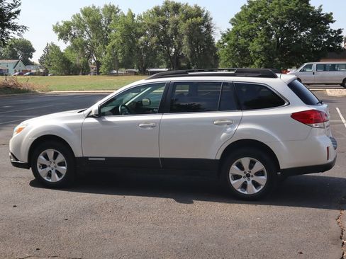 Used 2010 Subaru Outback 2.5i Premium AWD/4WD image 8