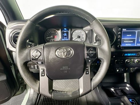 Used 2022 Toyota Tacoma TRD Off-Road w/ Technology Package RWD image 17