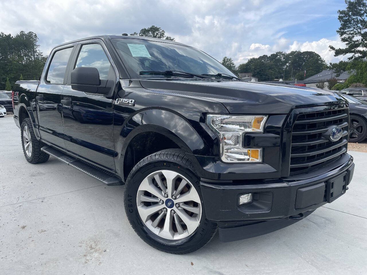 Used 2017 Ford F150 XL w/ Equipment Group 101A Mid AWD/4WD image 1