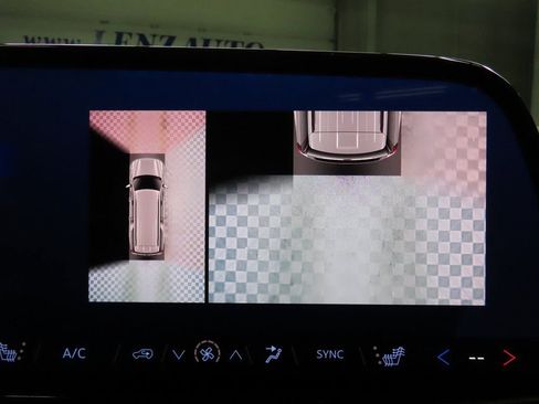 Used 2025 Chevrolet Suburban RST w/ Advanced Technology Package image 17