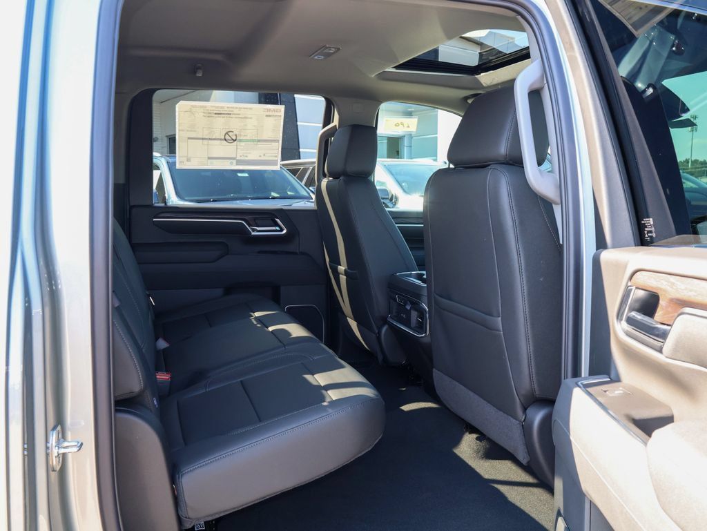 New 2026 GMC Sierra 2500 SLT w/ SLT Premium Package AWD/4WD image 32