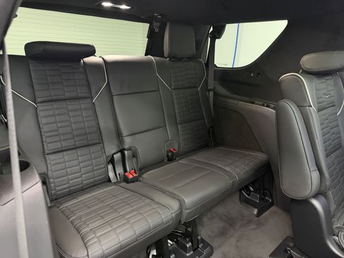 Used 2025 Cadillac Escalade Sport Platinum w/ LPO, ONYX Package image 29