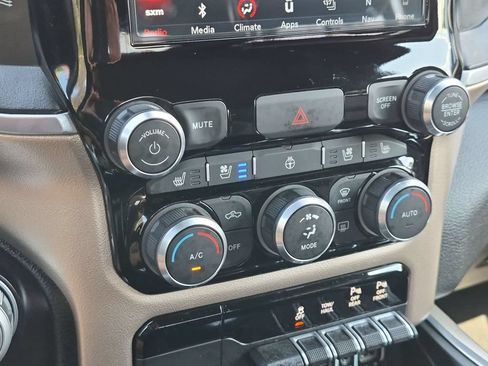 Used 2019 RAM 1500 Laramie AWD/4WD image 19