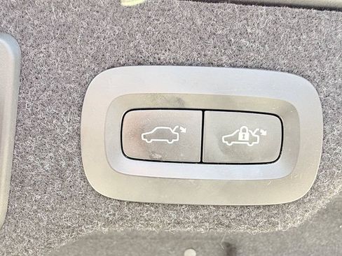 Used 2018 Volvo S90 T5 Momentum FWD image 38